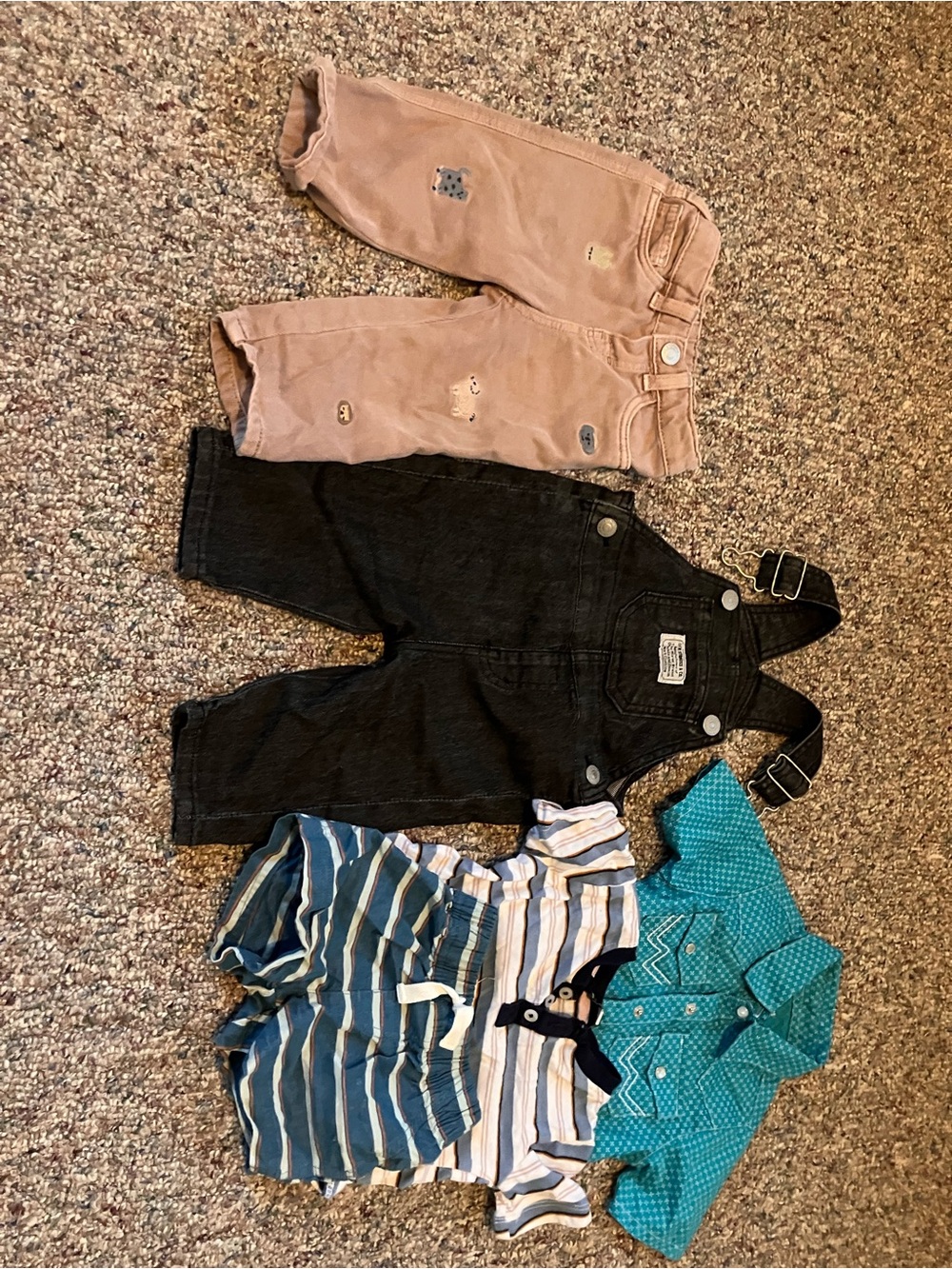 Levi’s, wrangler and more random 6-9 bottoms and tops